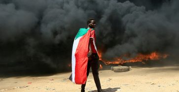 premer-ministr-sudana-poprosil-narod-vyjti-na-ulicy-s-mirnymi-protestami-e37c119