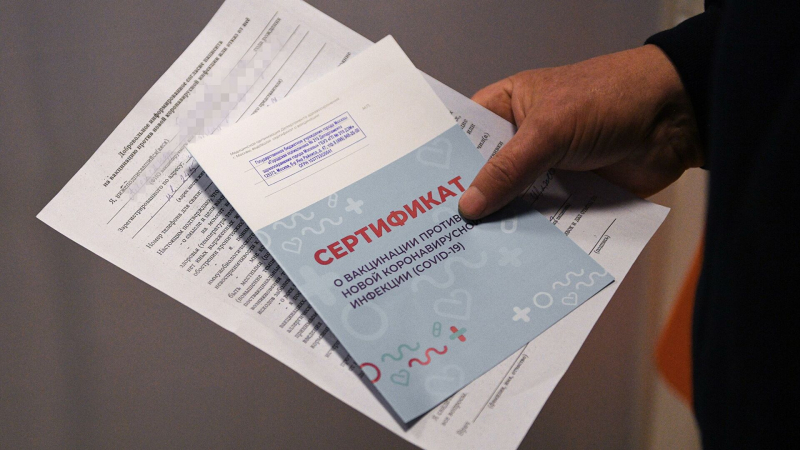 В Приморье уволен главврач больницы из-за подделки прививочных сертификатов