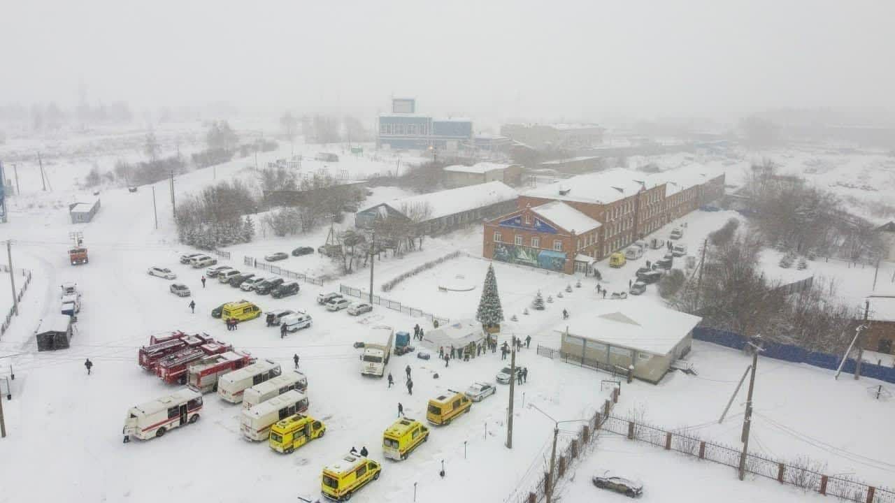 После аварии на шахте "Листвяжная" в Кузбассе пропала группа спасателей - связи с ними нет