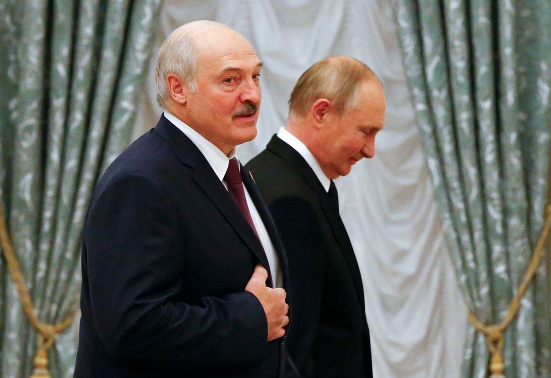Лукашенко в знаковый для Кремля день тонко "потроллил" Путина признанием Крыма "частью РФ"
