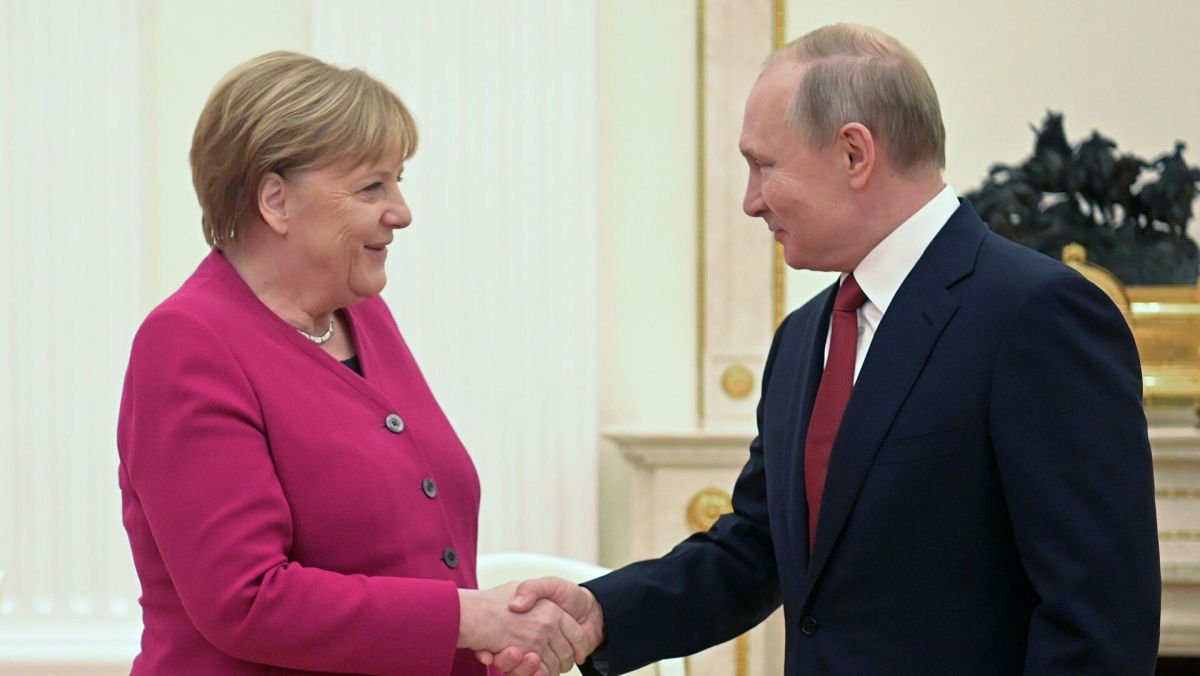 Путин снова созвонился с Меркель: в Кремле назвали тревожащие президента РФ темы переговоров