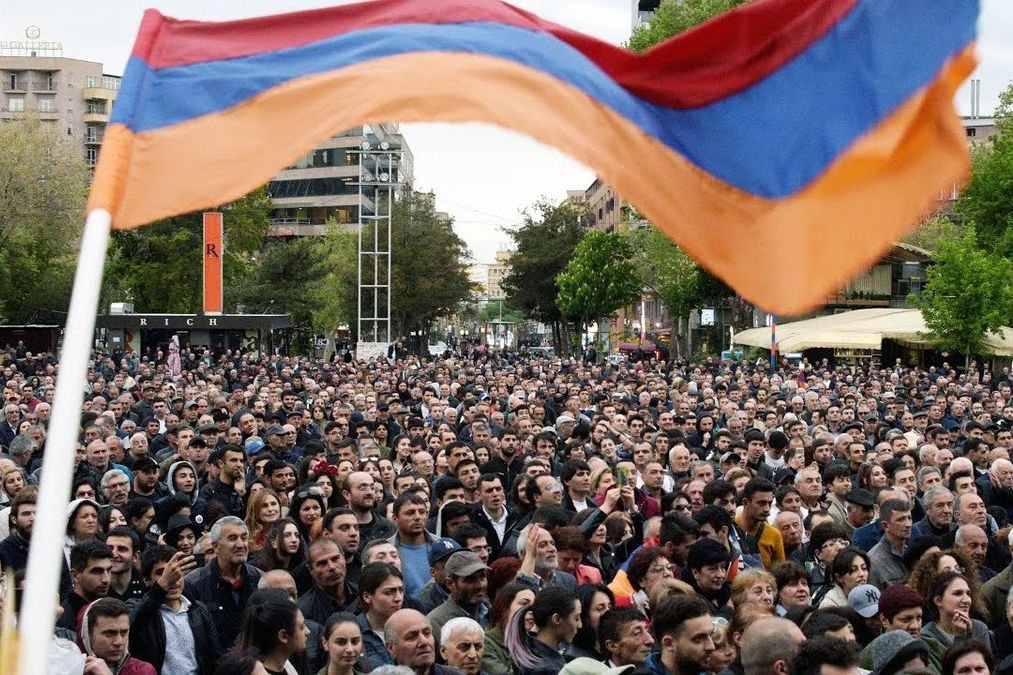 ​"Прощай, Россия": в Ереване многотысячный митинг за разрыв отношений с Москвой