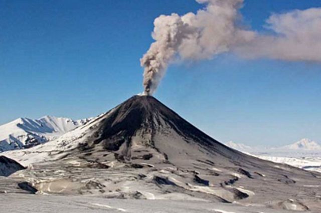 karymskij-vulkan-vybrosil-oblako-pepla-na-vysotu-10-km-nad-urovnem-morja-118697e