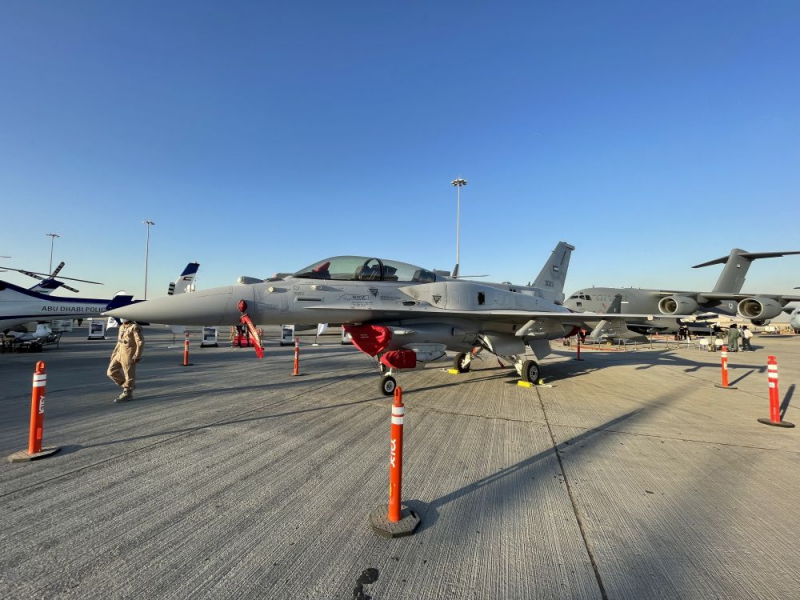 Авиасалон в дубае. Dubai Airshow 2021. Выставка Дубай эйршоу 2005. Garmin Dubai Airshow. Международный авиационный салон Dubai Airshow.