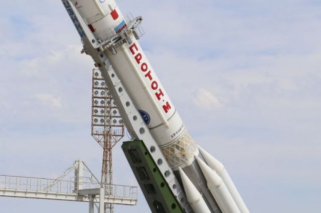 raketa-proton-m-s-dvumja-sputnikami-serii-ekspress-startuet-6-dekabrja-d8bf81f