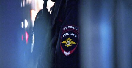 kirovskij-policejskij-pomog-feldsheru-prinjat-rody-v-mashine-skoroj-pomoshhi-543d2c9