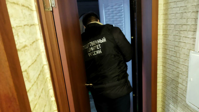 Появилось видео из квартиры в Красноярском крае, в которой зарезали семью