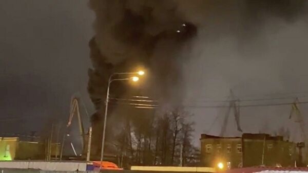 В Петербурге локализовали пожар на заводе "Северная верфь"