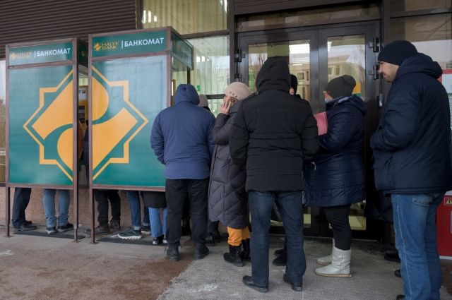 bankomaty-vykorchevany-zhiteli-kazahstana-o-tom-chto-proishodit-v-strane-5da267b