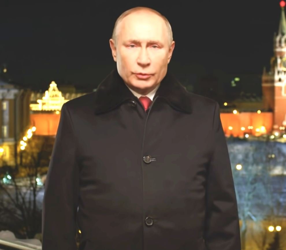 "Странный костюм" Путина на новогоднем обращении: политолог поделился своим шуточным лейтмотивом 