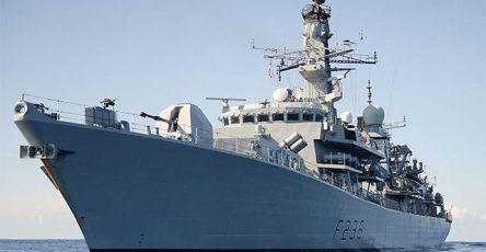iskusstvo-legkih-kasanij-neizvestnaja-podlodka-zadela-britanskij-fregat-57f0835