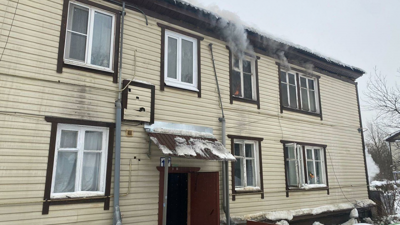 При пожаре в московском жилом доме пострадали три человека