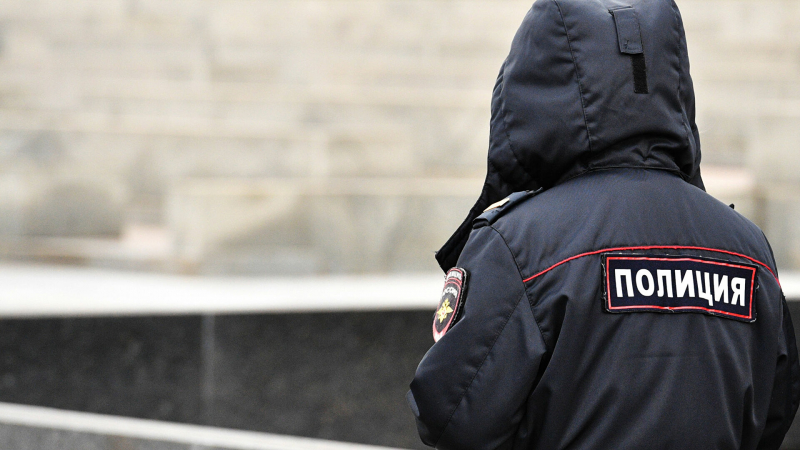 В Якутске мужчина поджег ковер на входе Домов правительства республики