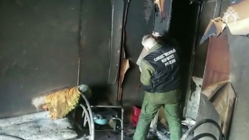 В Сочи спасатели ликвидировали пожар на кровле двух домов