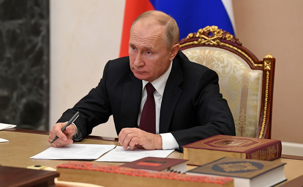 Путин приказал призвать запасников на военные сборы