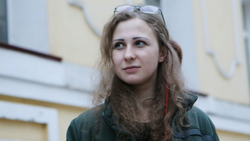 Алехина из Pussy Riot получила 15 суток ареста за нацистскую символику