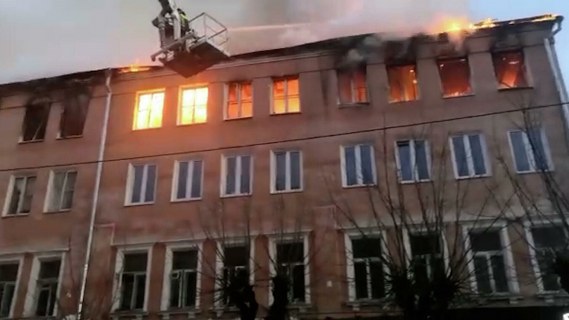 При пожаре в частном доме в Якутии погибли шесть человек