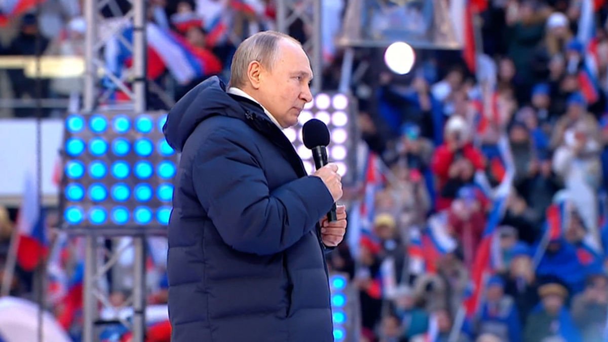 Трансляция выступления Путина в "Лужниках" резко оборвалась – в РФ заговорили о "диверсии"