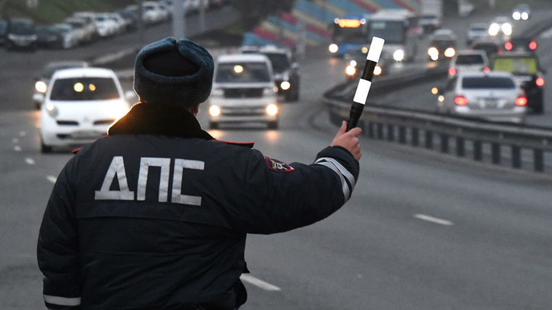 Полиция Петербурга задержала пьяного водителя и пассажира с наркотиками