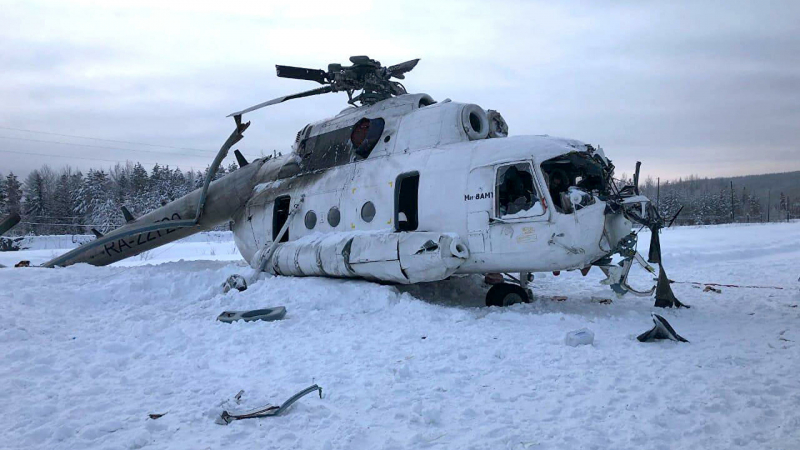 Вертолет Ми-8 попал в аварию в Псковской области