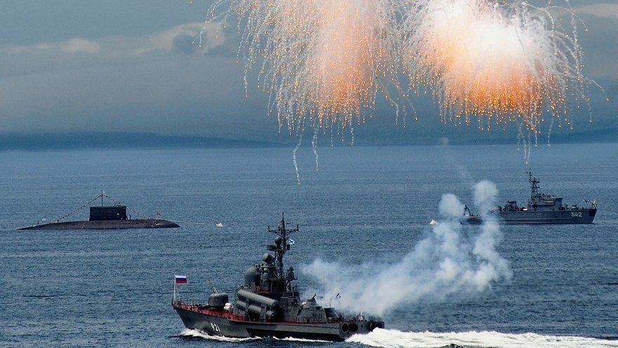 Последствия уничтожения крейсера "Москва": корабли РФ отходят от побережья Украины