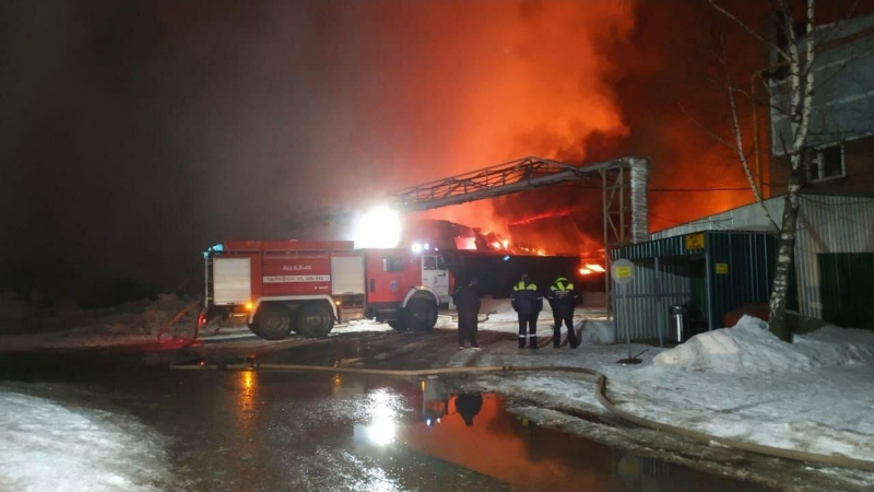 Ликвидирован пожар на складе в Новосибирске на площади 2225 "квадратов"