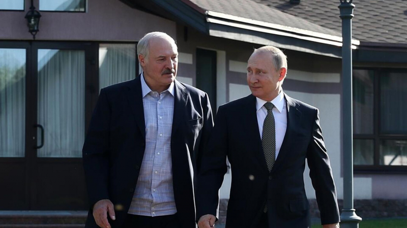 Лукашенко ударили клюшкой по лицу