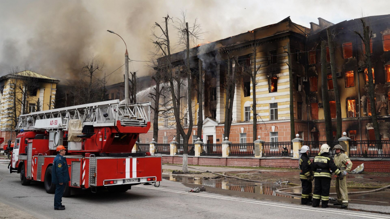 Опубликовано видео взрыва в подъезде дома в Петербурге