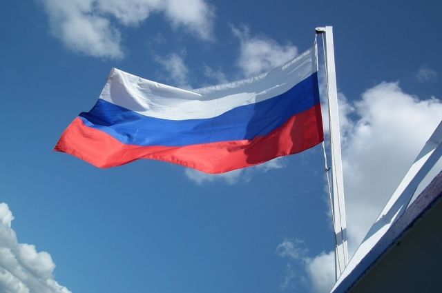 podnimat-flag-i-ispolnjat-gimn-v-nizhegorodskih-shkolah-nachnut-s-25-aprelja-eb2e1cb