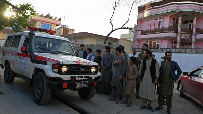При взрыве в мечети Кабула свыше 50 человек погибли, сообщили СМИ