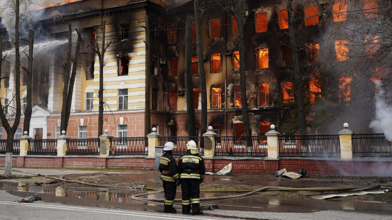 Разбор завалов в сгоревшем здании тверского НИИ займет менее недели