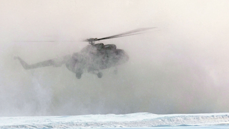 В Саратовской области опрокинулся на бок вертолет Ми-8