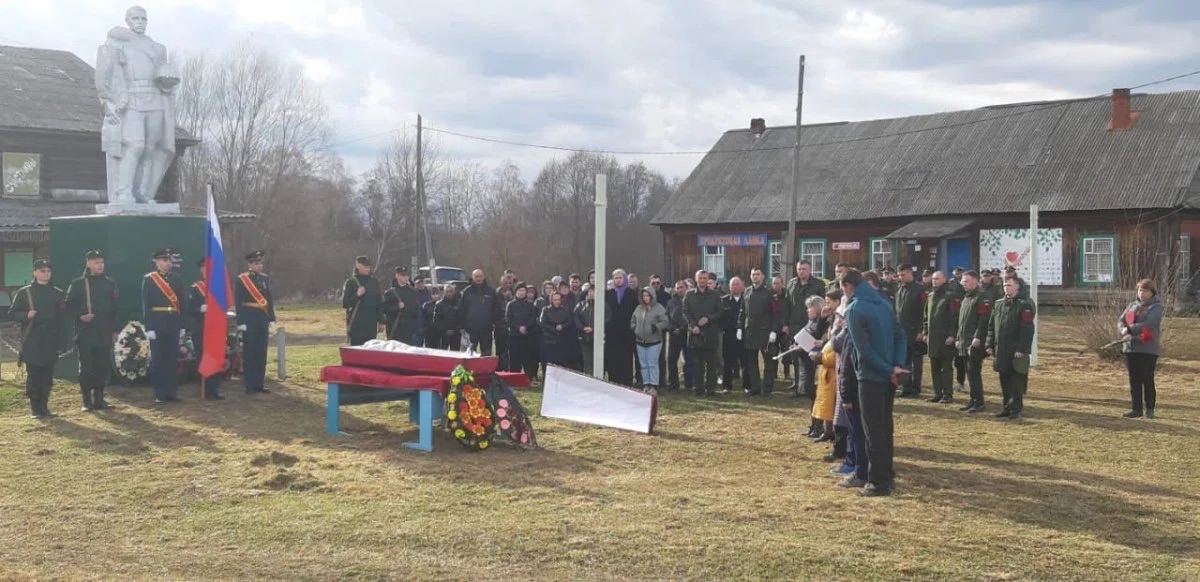 ​"Сначала избу свою покрась", - похороны оккупанта в "полупервобытных" условиях в РФ удивили Украину