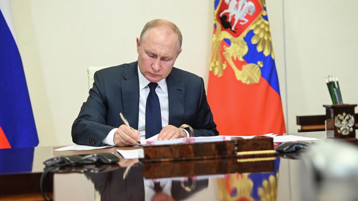 ​Путин собирается раздавать жителям Запорожской и Херсонской областей никому не нужные российские паспорта