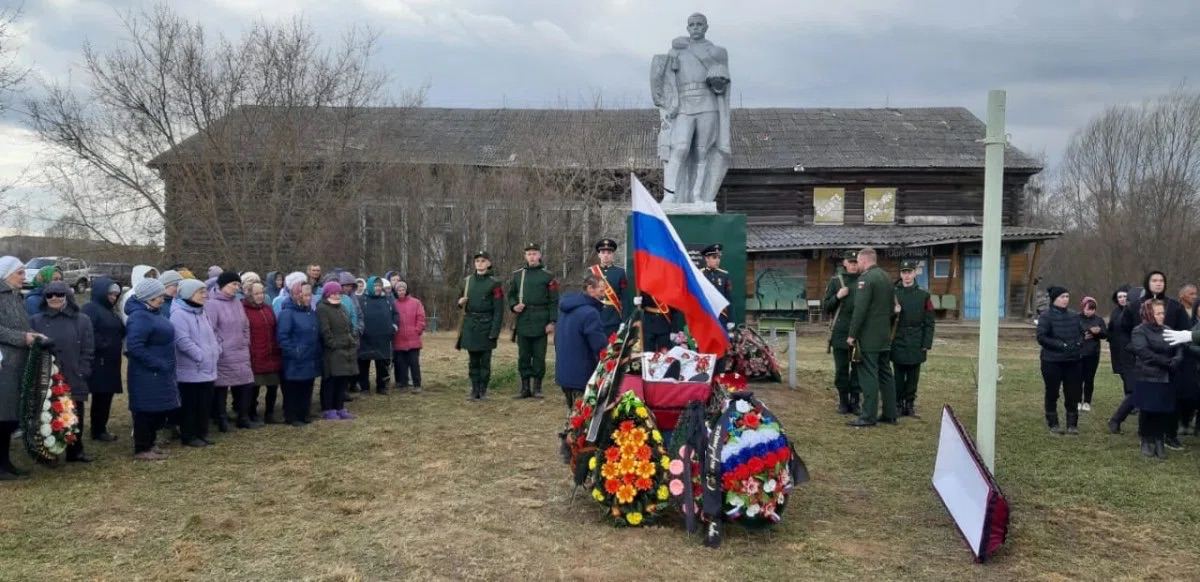 ​"Сначала избу свою покрась", - похороны оккупанта в "полупервобытных" условиях в РФ удивили Украину