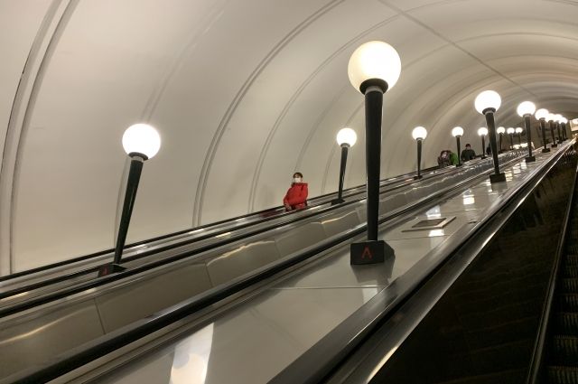 nejroset-mozhet-zamenit-dezhurnyh-u-eskalatorov-metro-izvestija-adddcee