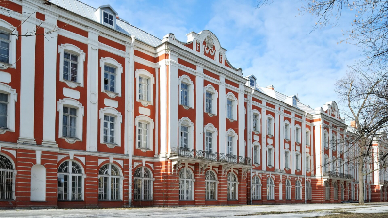 В Оренбурге эвакуировали более 35 школ из-за "минирования"