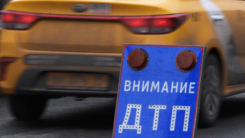 В Сочи две легковушки с пассажирами смыло в Черное море