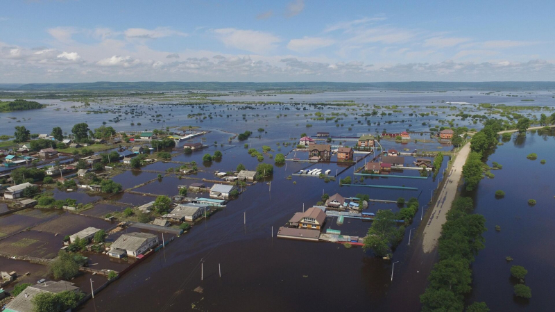 Дома почти 600 жителей Якутии подтопило паводком на реке Дулгалах