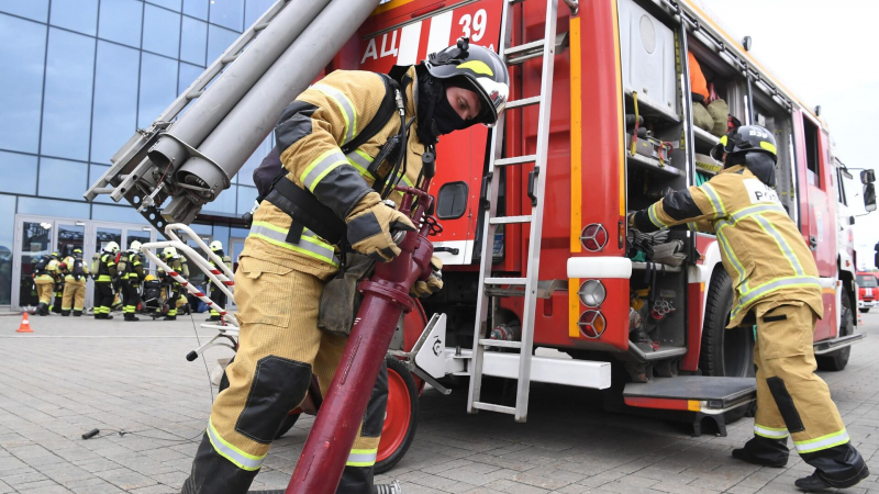 Площадь пожара в ТЦ "Лотос" в Ярославле выросла до 1,5 тысячи "квадратов"