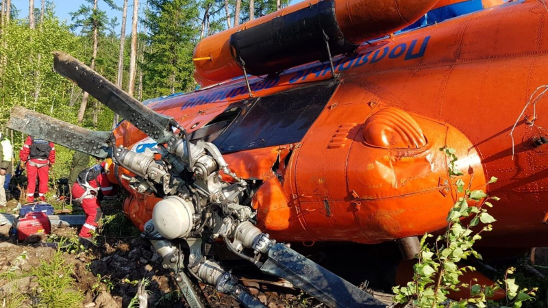 В Хакасии частный вертолет совершил жесткую посадку на воду