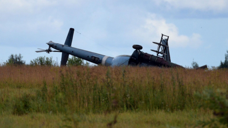 В Тверской области легкомоторный самолет совершил жесткую посадку