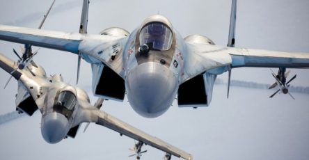 istrebiteli-su-35s-vypolnili-petlju-nesterova-na-aerodrome-kubinka-b17717d