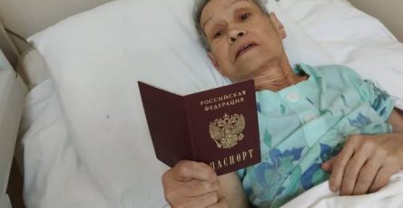 pasport-rf-vruchili-82-letnej-bezhenke-iz-lnr-posle-vmeshatelstva-aifru-682bd2a