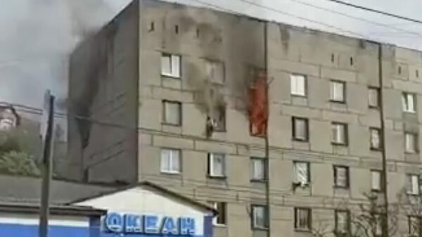 В Комсомольске-на-Амуре загорелся склад на площади две тысячи "квадратов"