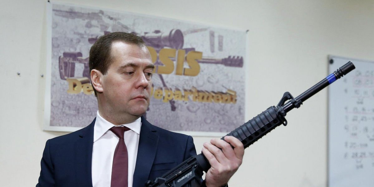 ​"Не спрашивая разрешения, без долгих консультаций", – Медведев о применении РФ ядерного оружия