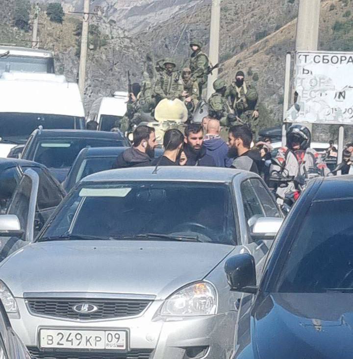 ​БТР c российскими военными прибыл на границу с Грузией: известна причина