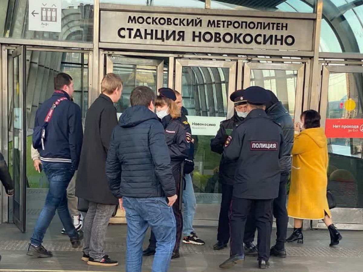 ​Началось: в Москве и Петербурге массово отлавливают мужчин в подъездах и метро
