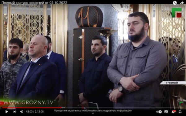 ​В кабинете тиктокера Кадырова засняли гламурный атрибут за $175 000