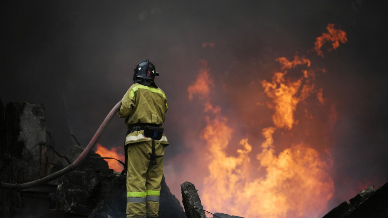 На территории шахты "Луганская" в ЛНР произошел пожар